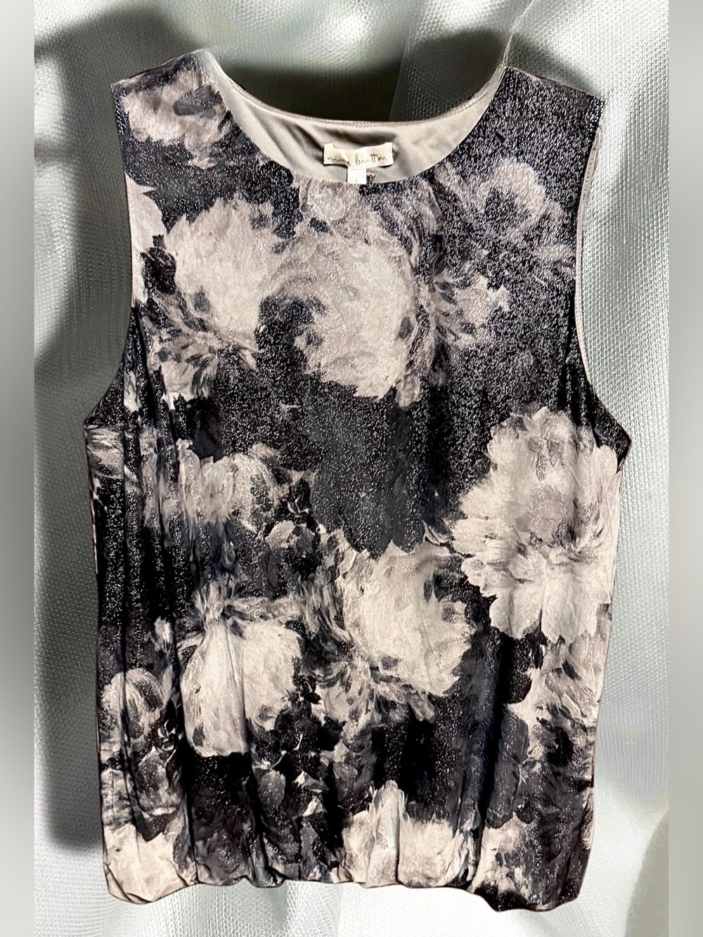 nine britton NWT  Black and White Floral Bubble Bottom Sleeveless Tank size Med